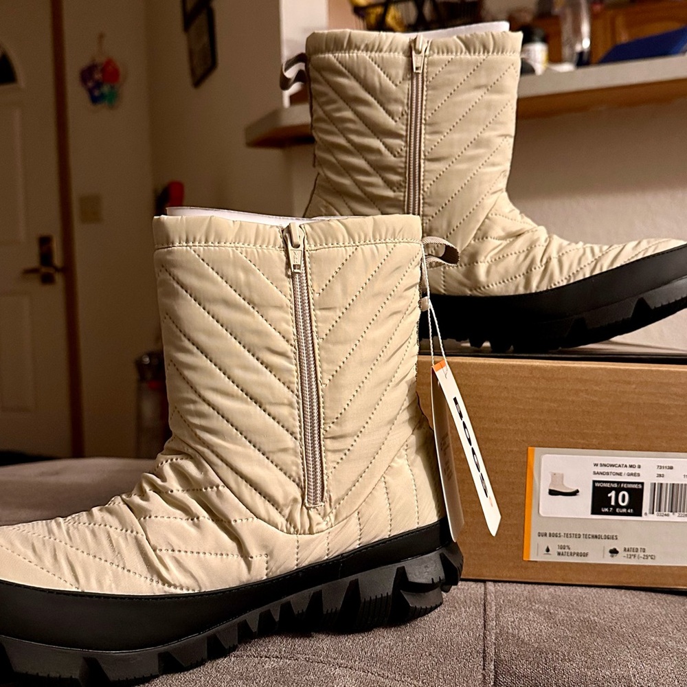 Bogs Women's Quilted Winter Boots - Cream and Black